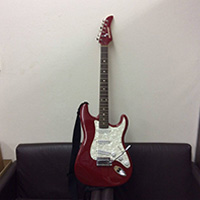 FERNANDES フェルナンデス ストラトキャスタータイプ エレキギター 赤